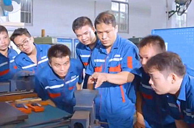 玉柴模具工种技能大师--覃懋华
