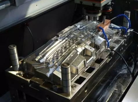 5点问题导致注塑模具制造困难